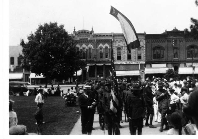 WW2 Soldiers on the Courthouse Square